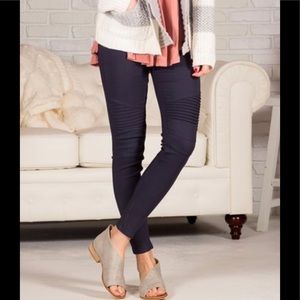 Contagious Brand New: Navy Mojo Jeggings size L/XL.